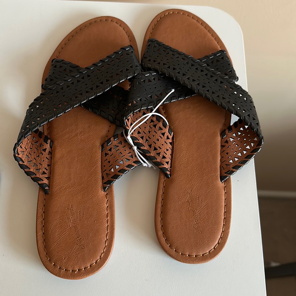 Universal Threads Sandals Size 9 Brand New